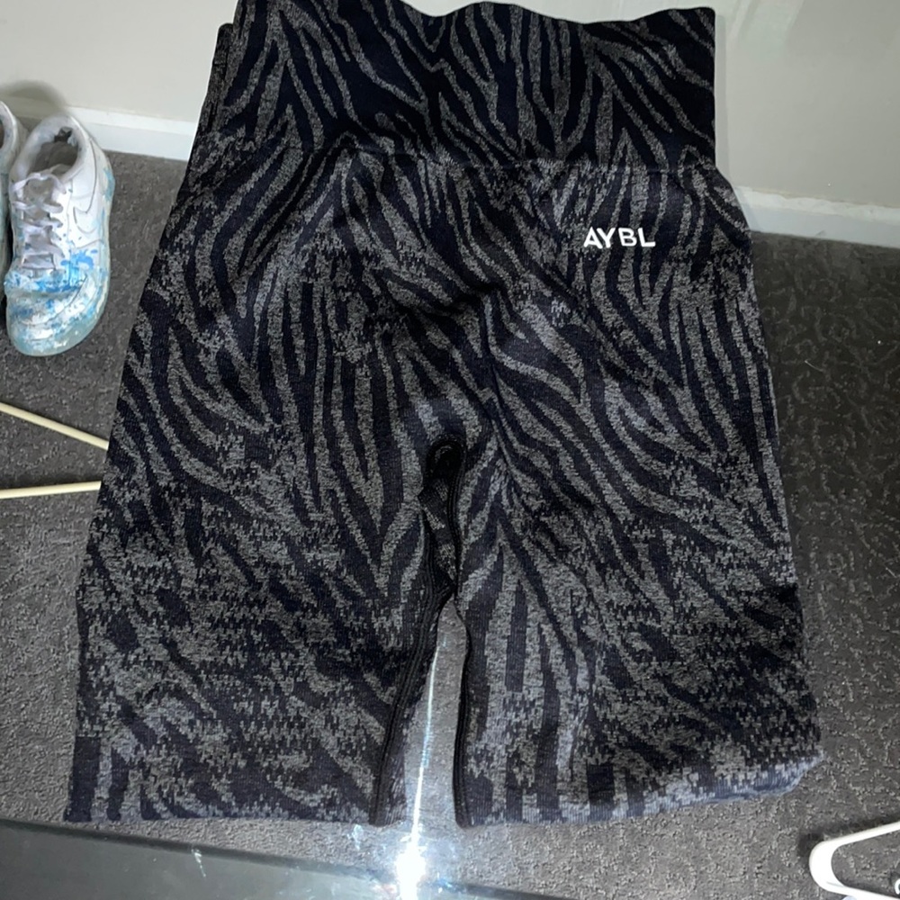 COPY - AYBL scrunch bum leggings! Love them but they are too small on me. Worn …